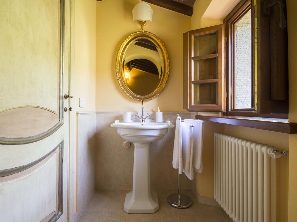 Maesta Del Sasso Villa Cortona Bagian luar foto